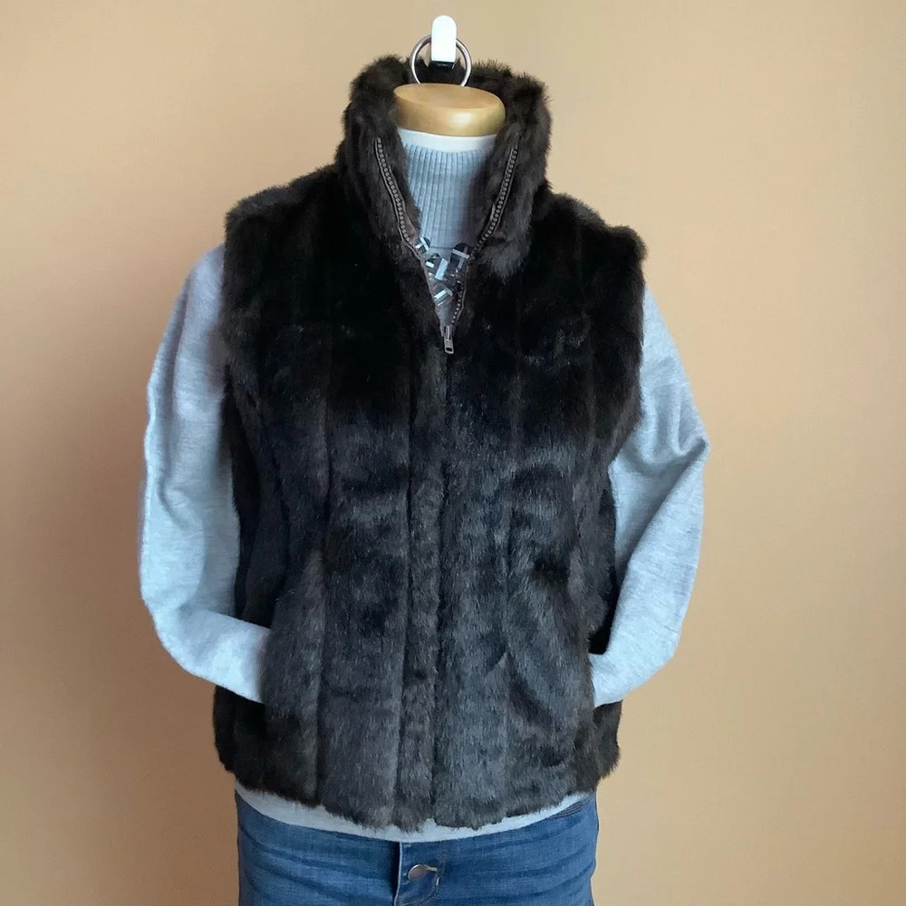 LE CHATEAU Faux Fur Mink Zip Vest Size S - Picture 2 of 15